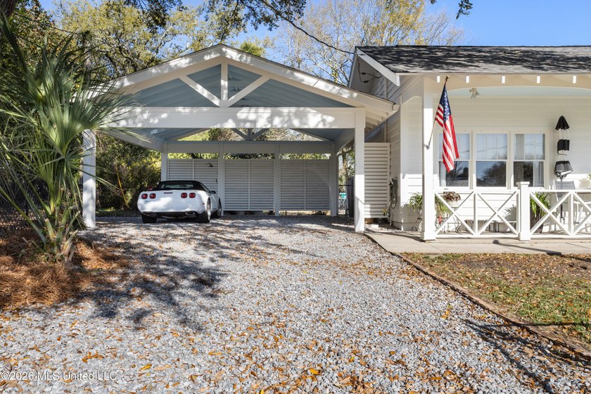 ONE OF THE PRETTIEST AND MOST WELL TAKEN CARE OF HOMES YOU WILL - photo 8