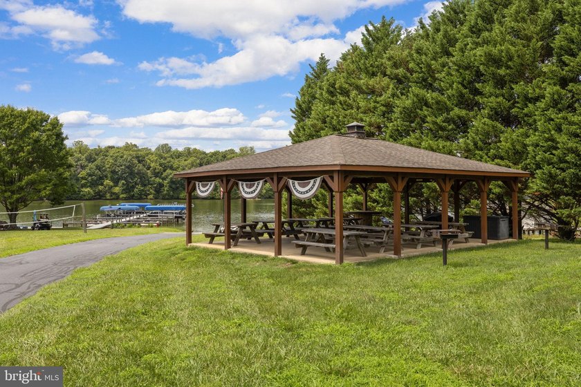 Step back in time without sacrificing the Lake Anna lifestyle! - photo 9