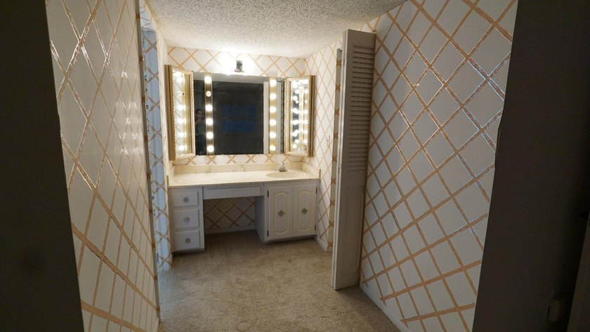 Welcome to this spacious and beautifully maintained condo - photo 24