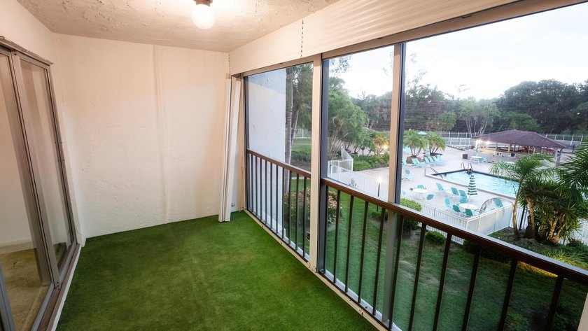 Welcome to this spacious and beautifully maintained condo - photo 27