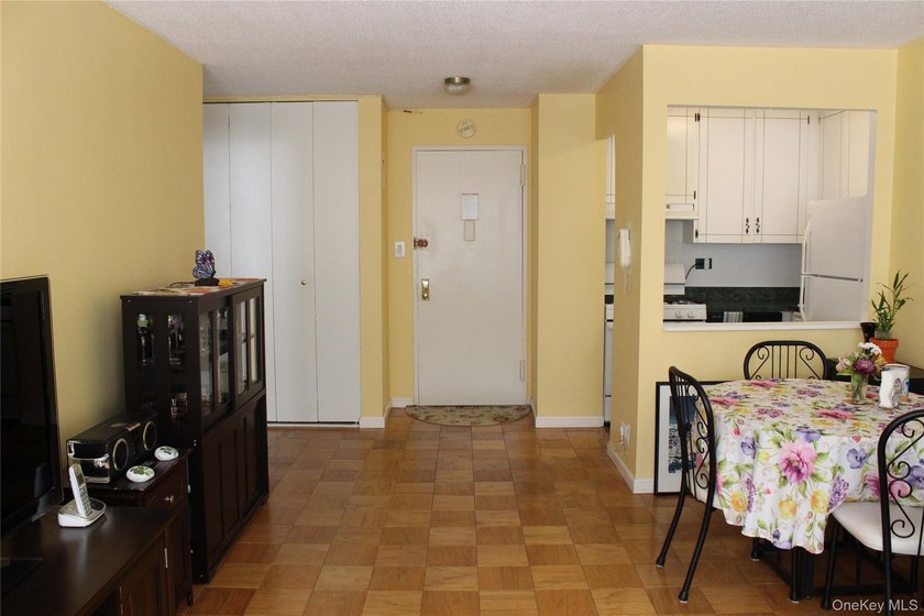 Motivated seller, broker/agents bring all your serious buyers - photo 10