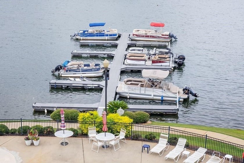 Waterfront ground-floor walk-out condo, beautifully updated and - photo 29