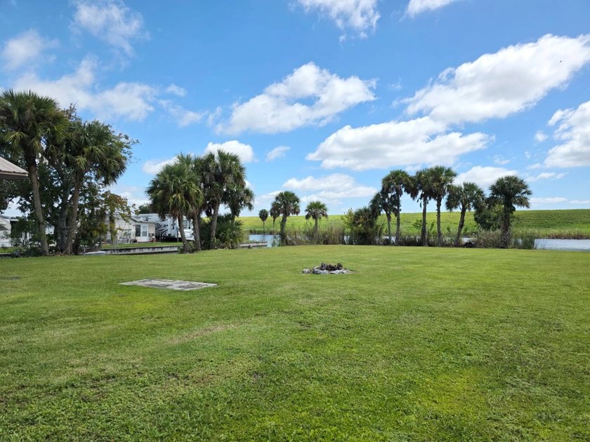 Lake Okeechobee Access - Close to locks, CBS home freshly - photo 37