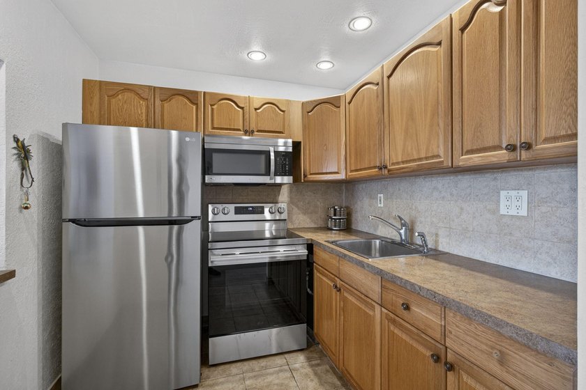 Welcome to this beautiful well-maintained 2nd- floor,1BR/1BA - photo 3