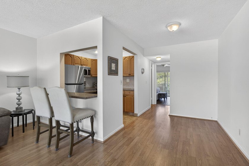 Welcome to this beautiful well-maintained 2nd- floor,1BR/1BA - photo 4