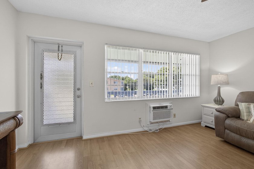 Welcome to this beautiful well-maintained 2nd- floor,1BR/1BA - photo 9