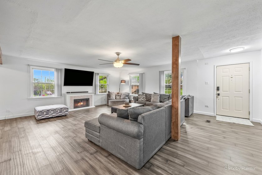 Spacious and beautifully updated 4 bed, 3.5 bath home on a deep - photo 13