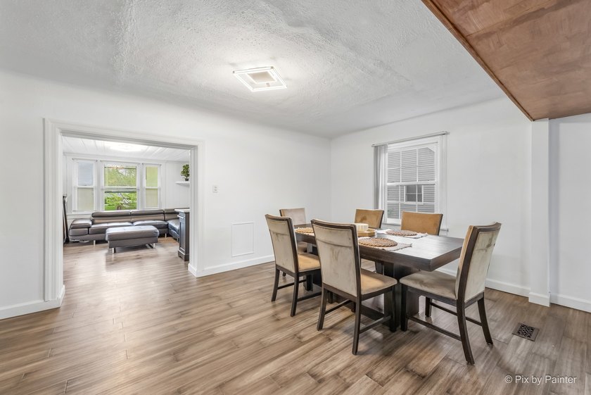 Spacious and beautifully updated 4 bed, 3.5 bath home on a deep - photo 16