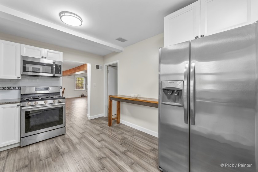 Spacious and beautifully updated 4 bed, 3.5 bath home on a deep - photo 21