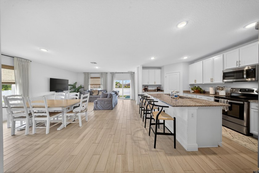 Welcome to this beautifully maintained home featuring 4 bedrooms - photo 7