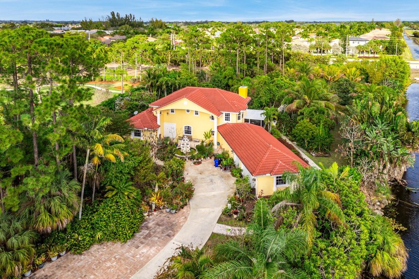 Welcome to this exceptional waterfront residence in the - photo 48