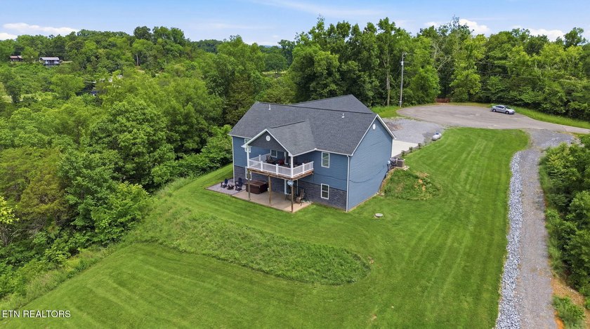 What a LAKEFRONT home awaits its proud new owners!! Viewers can - photo 4