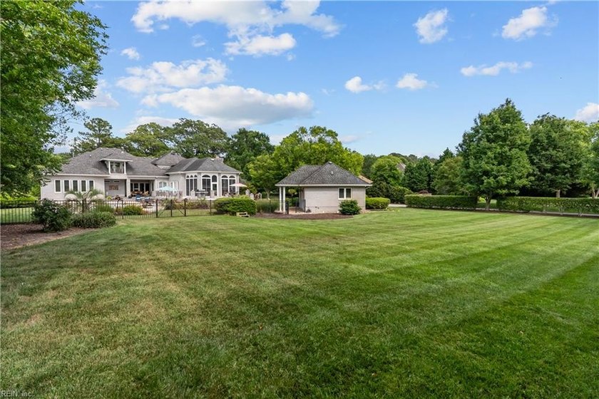 Set in the Estates on the Lynnhaven in Great Neck Point, one of - photo 7