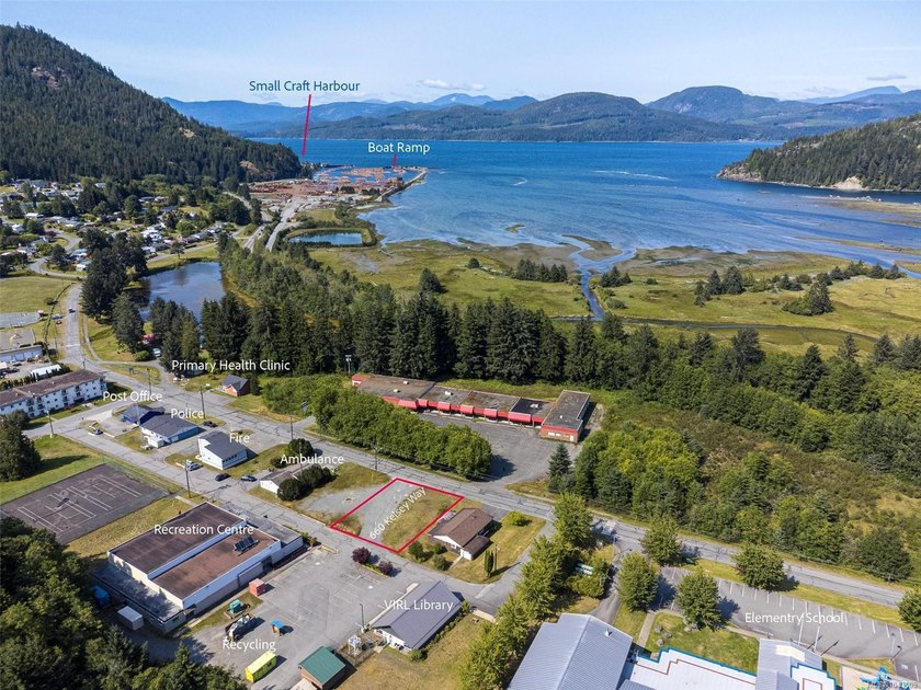 Fantastic opportunity to live, work, and invest in the charming - photo 5