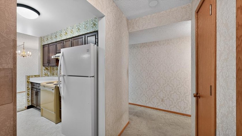 Perfectly situated in the sought-after Five Oaks building, this - photo 11