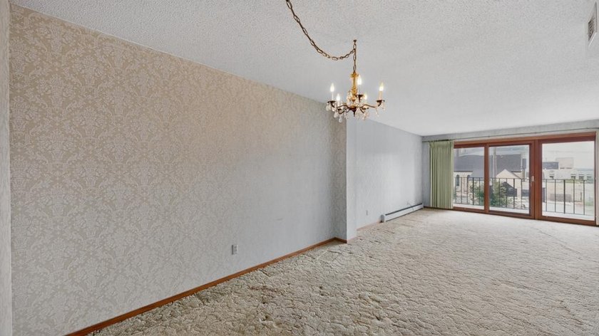 Perfectly situated in the sought-after Five Oaks building, this - photo 12