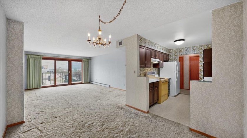 Perfectly situated in the sought-after Five Oaks building, this - photo 13