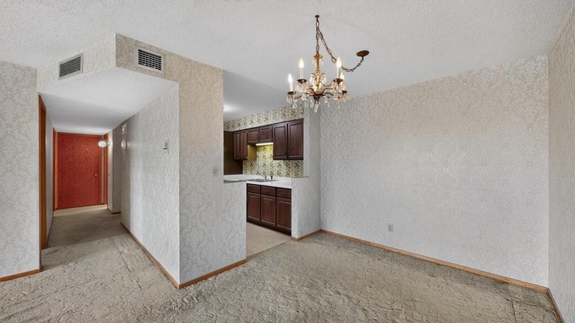 Perfectly situated in the sought-after Five Oaks building, this - photo 14