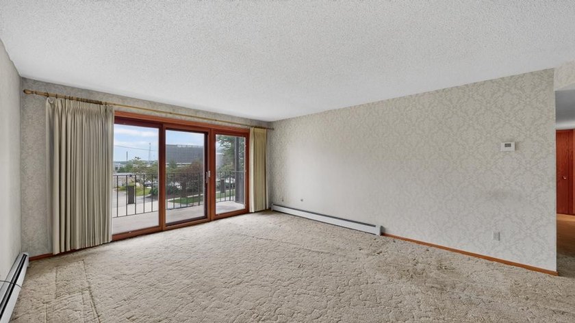 Perfectly situated in the sought-after Five Oaks building, this - photo 15