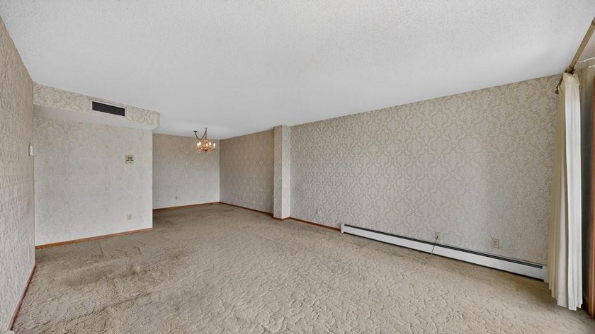 Perfectly situated in the sought-after Five Oaks building, this - photo 17