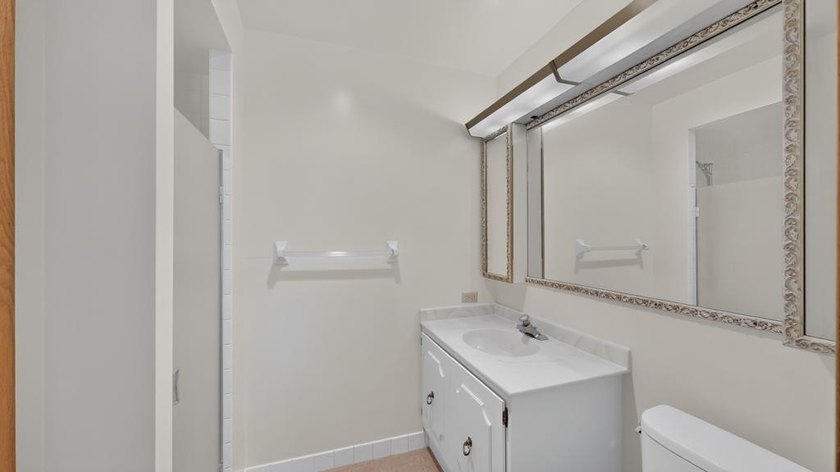 Perfectly situated in the sought-after Five Oaks building, this - photo 21