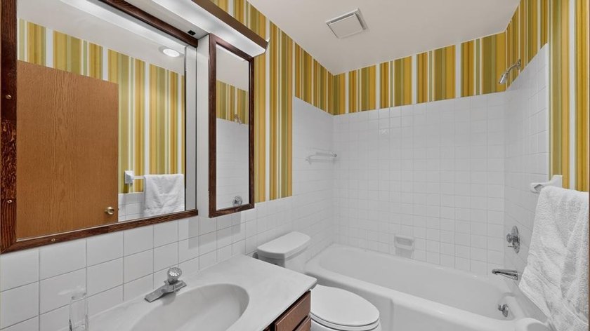 Perfectly situated in the sought-after Five Oaks building, this - photo 22