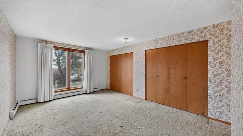 Perfectly situated in the sought-after Five Oaks building, this - photo 23