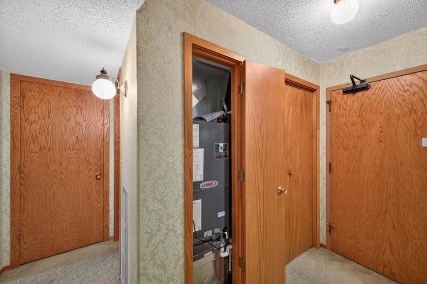 Perfectly situated in the sought-after Five Oaks building, this - photo 26