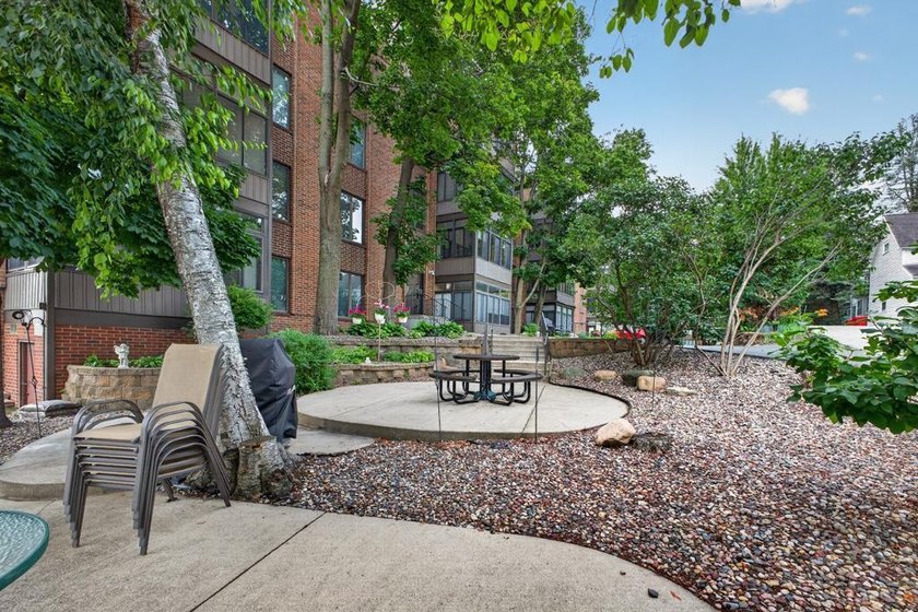 Perfectly situated in the sought-after Five Oaks building, this - photo 29