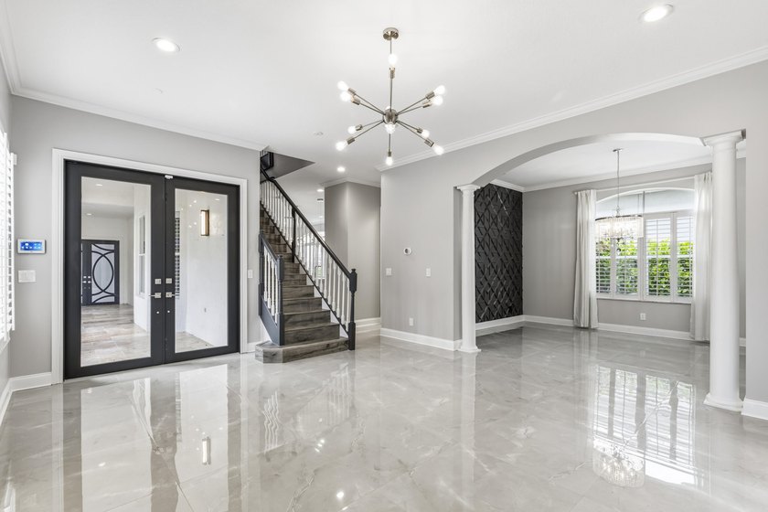Welcome to The Versalles, one of the most desirable models in - photo 10