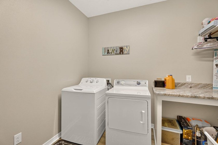 Welcome to this thoughtfully designed and well-maintained - photo 13