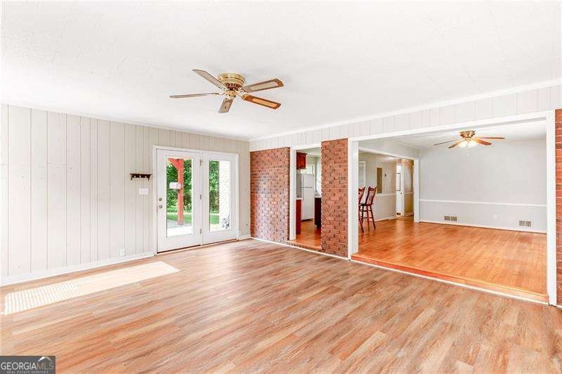This inviting all-brick ranch offers comfortable one-level - photo 14