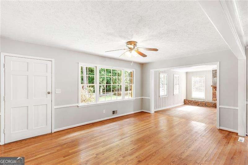 This inviting all-brick ranch offers comfortable one-level - photo 17
