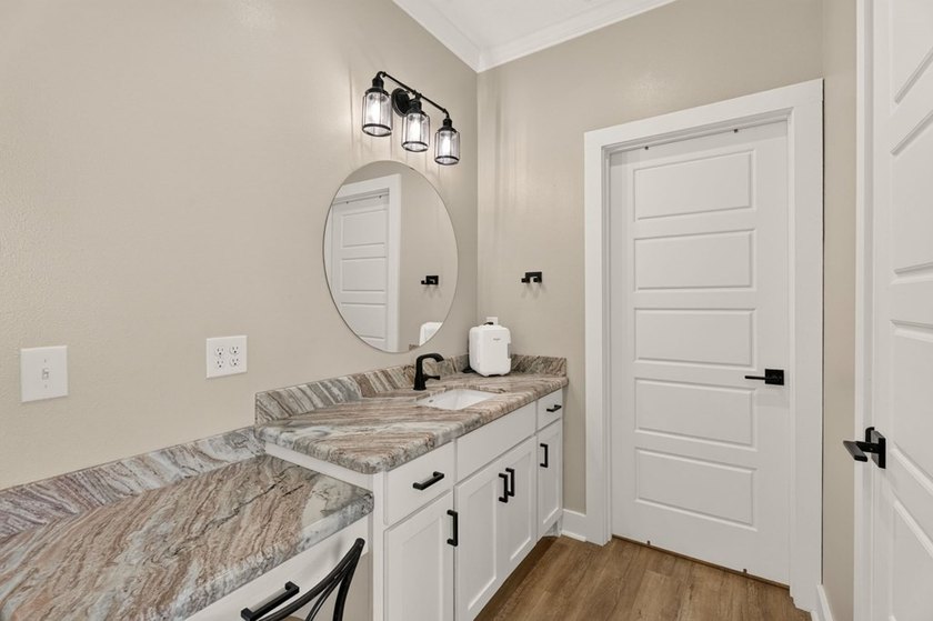Welcome to this thoughtfully designed and well-maintained - photo 19