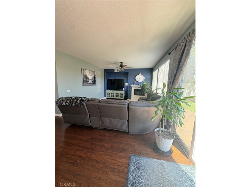 Rarely available, this spacious SEVEN-bedroom, 3-bathroom - photo 9