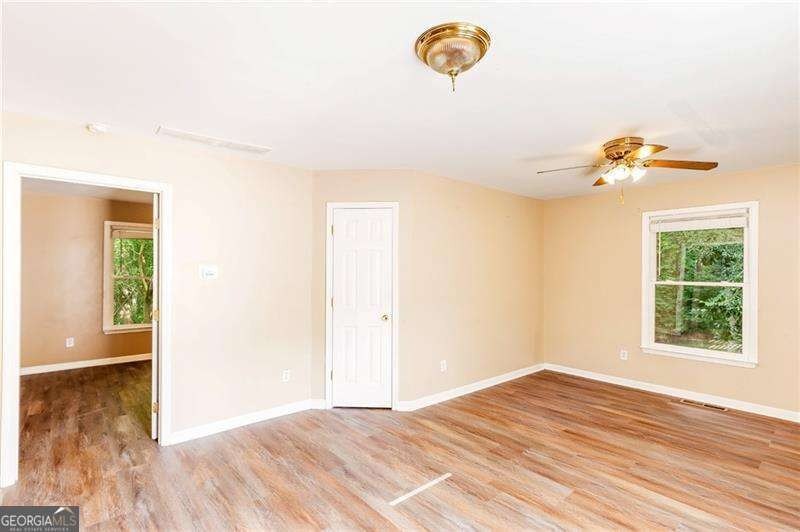 This inviting all-brick ranch offers comfortable one-level - photo 31