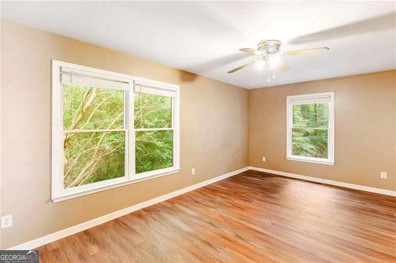 This inviting all-brick ranch offers comfortable one-level - photo 32