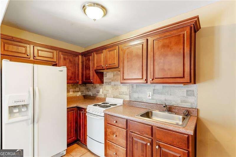 This inviting all-brick ranch offers comfortable one-level - photo 35