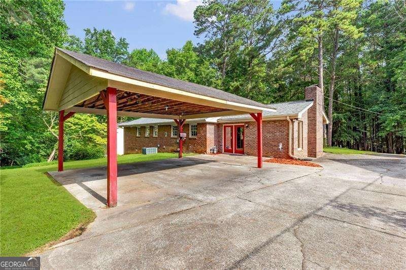 This inviting all-brick ranch offers comfortable one-level - photo 37