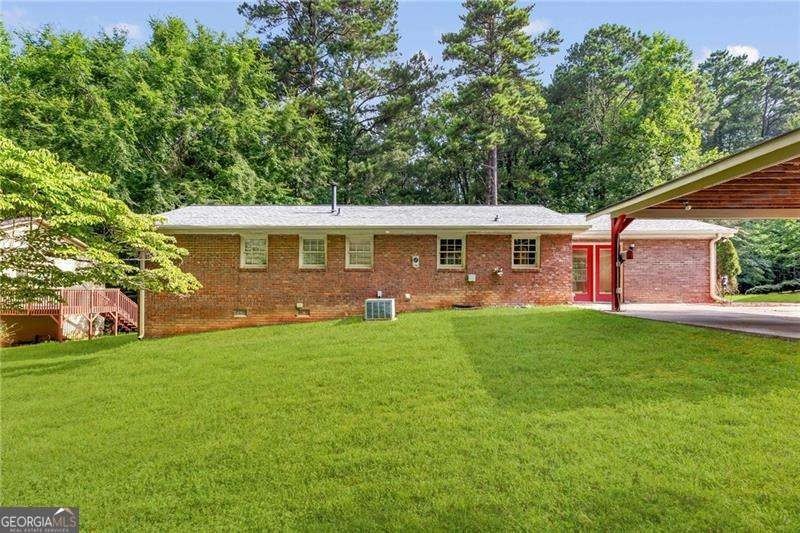 This inviting all-brick ranch offers comfortable one-level - photo 39