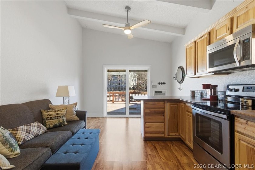 Your cozy lake retreat awaits. This 1 bed 1 bath condo located - photo 11