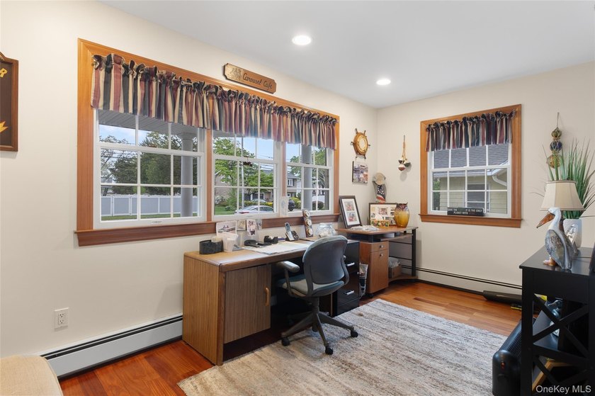 Beautifully maintained and custom-built 3,204 sq. ft - photo 11