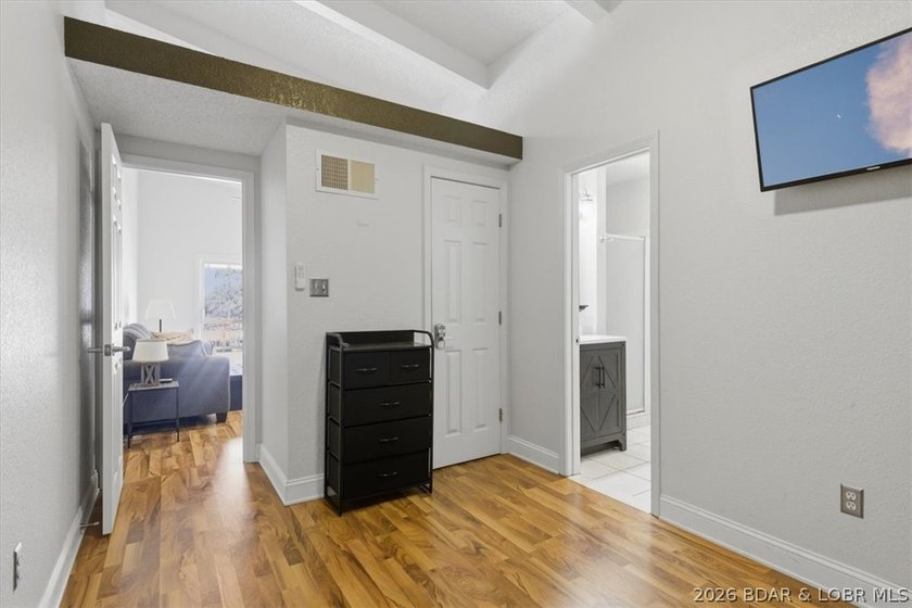 Your cozy lake retreat awaits. This 1 bed 1 bath condo located - photo 14