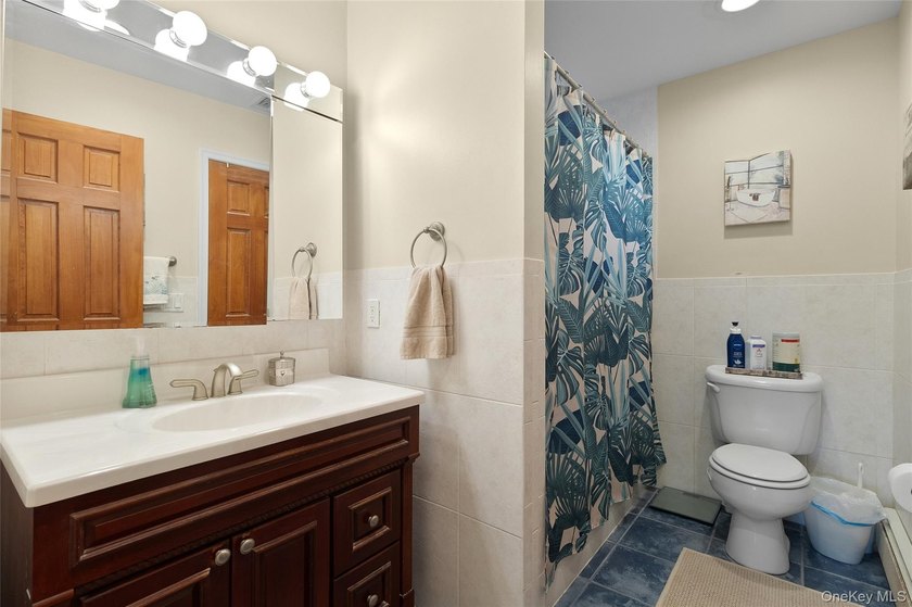 Beautifully maintained and custom-built 3,204 sq. ft - photo 14