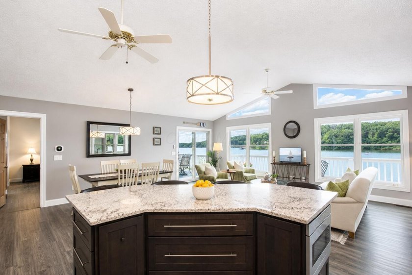 NEW LISTING! Welcome to 401 Lakeview Heights Drive, an Apple - photo 16