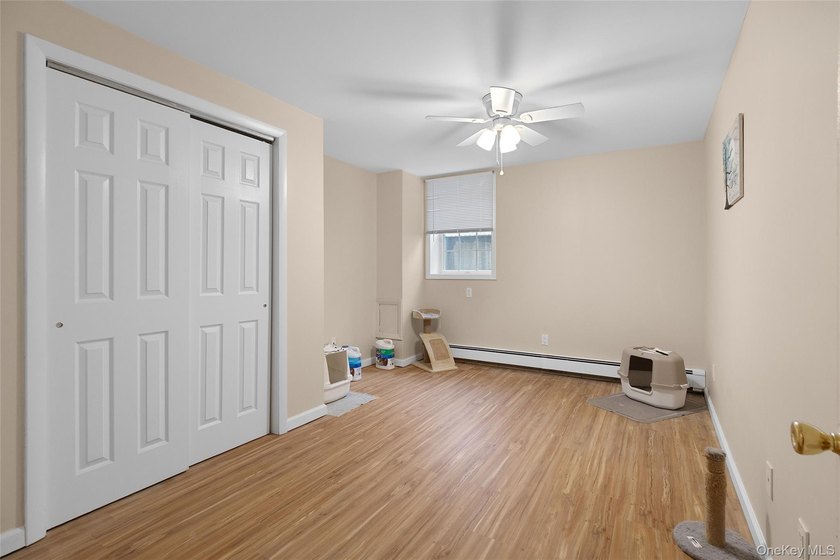 Beautifully maintained and custom-built 3,204 sq. ft - photo 18