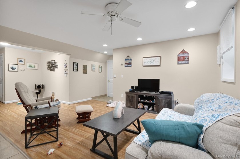 Beautifully maintained and custom-built 3,204 sq. ft - photo 21
