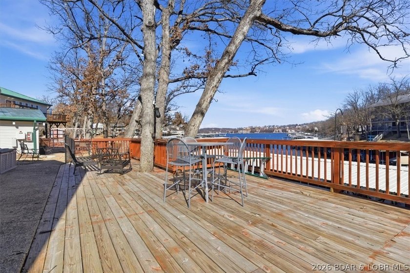 Your cozy lake retreat awaits. This 1 bed 1 bath condo located - photo 22
