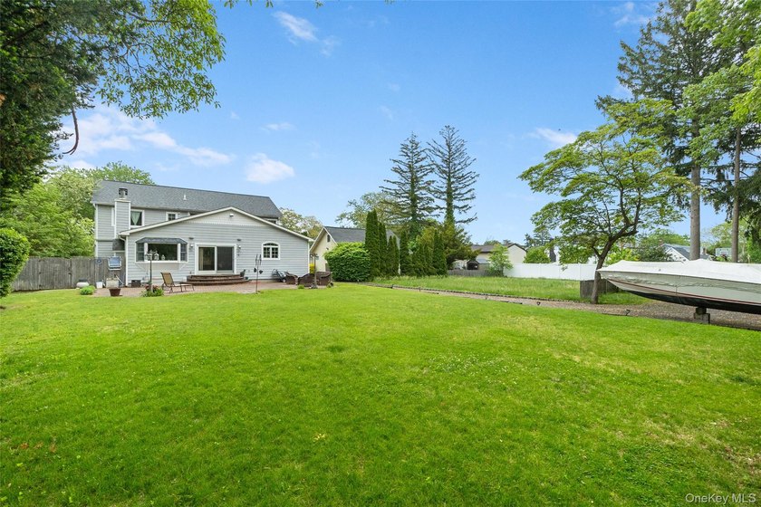 Beautifully maintained and custom-built 3,204 sq. ft - photo 23