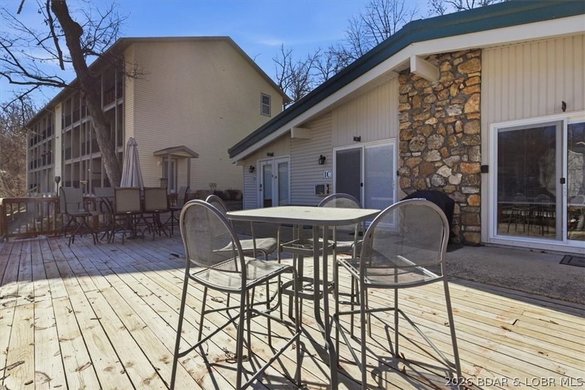 Your cozy lake retreat awaits. This 1 bed 1 bath condo located - photo 24